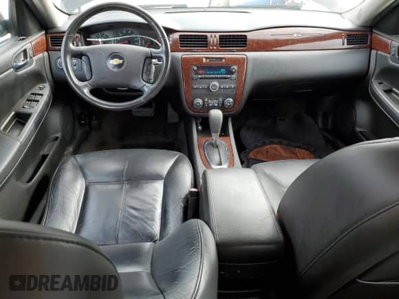 2010 Chevrolet Impala LT z VIN 2G1WB5ENXA1239043, wystawiony jako Copart lot #81891765 z przebiegiem 123 477 mil mil oraz Szkoda całkowita • Salvage title. Historia ofert i sprzedaży dostępna na DreamBid. Obrazek 8.
