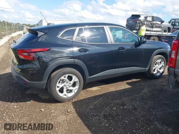 2024 Chevrolet Trax LS with VIN KL77LFE28RC109141, listed as a IAAI auction lot 43112598 with 29,258 mi miles and . Bid and sale history available at DreamBid. Image 13.