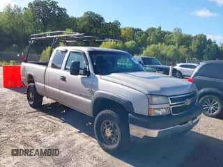 2006 Chevrolet Silverado 2500HD Work Truck with VIN 1GCHC29U96E180330, listed as a IAAI auction lot 43026060 with 267,405 mi miles and . Bid and sale history available at DreamBid. Image 1.