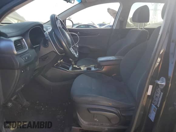 2019 Kia Sorento LX z VIN 5XYPGDA35KG525191, wystawiony jako Copart lot #80721515 z przebiegiem 113 164 mil mil oraz Szkoda całkowita • Salvage title. Historia ofert i sprzedaży dostępna na DreamBid. Obrazek 7.