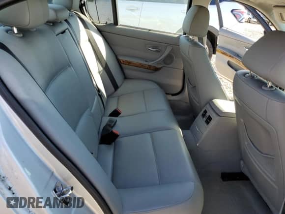 2006 BMW 3 Series 330i с VIN WBAVB33516PS10502, выставлен на аукционе Copart как лот 89643345 с пробегом 131 619 миль миль и Чистый • Clean title. История ставок и продаж доступна на DreamBid. Изображение 10.