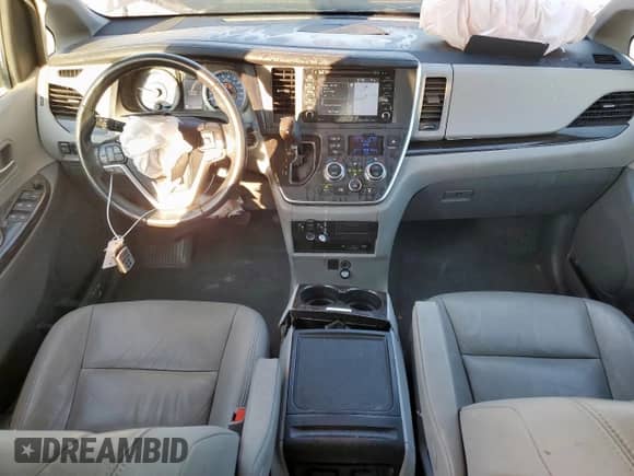 2020 Toyota Sienna XLE Premium с VIN 5TDDZ3DC8LS240007, выставлен на аукционе Copart как лот 84470845 с пробегом 127 052 миль миль и Списание • Salvage title. История ставок и продаж доступна на DreamBid. Изображение 8.