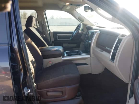 2017 Ram 1500 Lone Star z VIN 3C6RR6LTXHG637188, wystawiony jako IAAI lot #41236597 z przebiegiem 89 962 mil mil oraz . Historia ofert i sprzedaży dostępna na DreamBid. Obrazek 5.