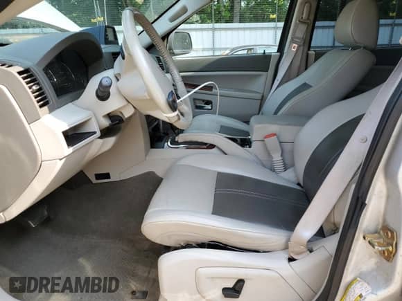 2005 Jeep Grand Cherokee Limited с VIN 1J4HS58N55C696719, выставлен на аукционе Copart как лот 62461635 с пробегом 70 485 миль миль и Списание • Salvage title. История ставок и продаж доступна на DreamBid. Изображение 7.