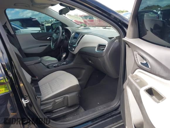 2024 Chevrolet Equinox LS z VIN 3GNAXHEG7RL121880, wystawiony jako IAAI lot #43217184 z przebiegiem 31 000 mil mil oraz . Historia ofert i sprzedaży dostępna na DreamBid. Obrazek 5.