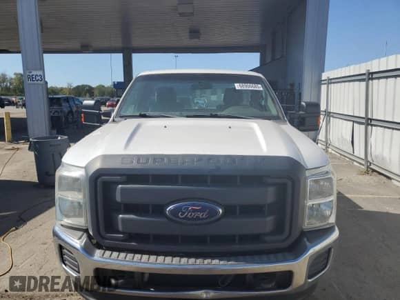 2015 Ford F-250 XL z VIN 1FTBF2B64FEA56300, wystawiony jako Copart lot #68906685 z przebiegiem 277 739 mil mil oraz Czysty tytuł • Clean title. Historia ofert i sprzedaży dostępna na DreamBid. Obrazek 5.