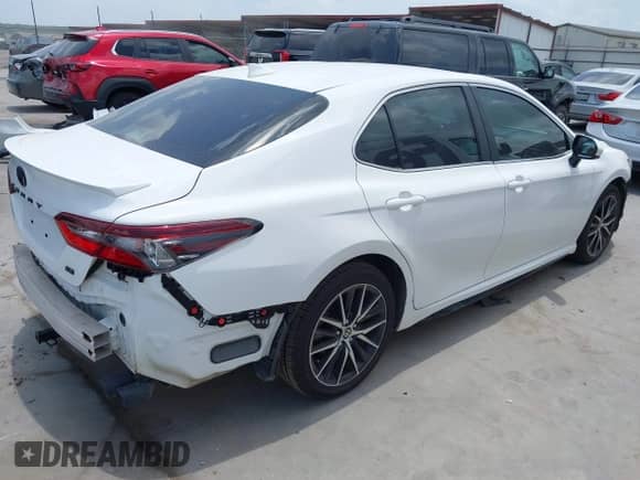 2021 Toyota Camry SE z VIN 4T1G11AK0MU607415, wystawiony jako IAAI lot #42542539 z przebiegiem 52 253 mil mil oraz . Historia ofert i sprzedaży dostępna na DreamBid. Obrazek 4.