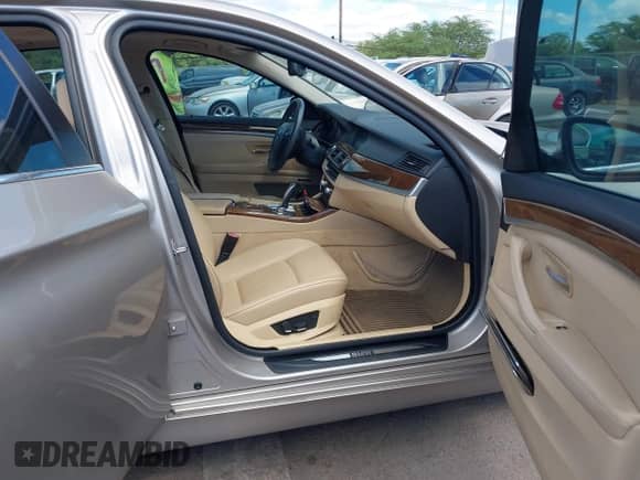 2012 BMW 5 Series 535i с VIN WBAFR7C57CC810063, выставлен на аукционе IAAI как лот 43546664 с пробегом 170 027 миль миль и . История ставок и продаж доступна на DreamBid. Изображение 5.