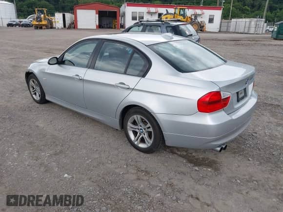 2008 BMW 3 Series 328xi с VIN WBAVC93518K035779, выставлен на аукционе IAAI как лот 42548561 с пробегом 104 970 миль миль и . История ставок и продаж доступна на DreamBid. Изображение 3.