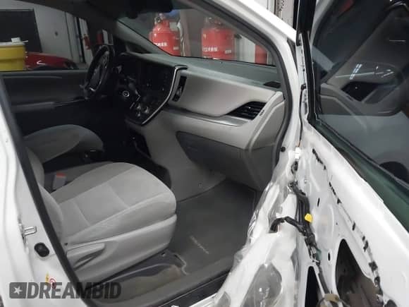 2018 Toyota Sienna LE Auto Access Seat с VIN 5TDKZ3DC3JS933846, выставлен на аукционе IAAI как лот 43110385 с пробегом 116 796 миль миль и . История ставок и продаж доступна на DreamBid. Изображение 5.