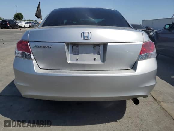 2010 Honda Accord LX z VIN 1HGCP2E30AA059750, wystawiony jako Copart lot #57431265 z przebiegiem 185 978 mil mil oraz Szkoda całkowita • Salvage title. Historia ofert i sprzedaży dostępna na DreamBid. Obrazek 6.