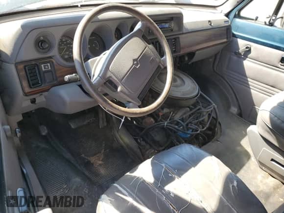1996 Dodge Cargo z VIN 2B7HB21Y9TK118774, wystawiony jako Copart lot #50128795 z przebiegiem 165 366 mil mil oraz Czysty tytuł • Clean title. Historia ofert i sprzedaży dostępna na DreamBid. Obrazek 7.