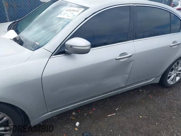 2010 Hyundai Genesis с VIN KMHGC4DF8AU097112, выставлен на аукционе IAAI как лот 42525954 с пробегом 108 553 миль миль и . История ставок и продаж доступна на DreamBid. Изображение 6.