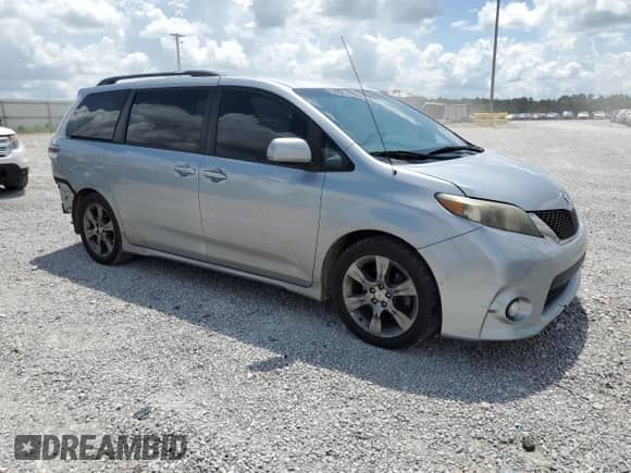 2011 Toyota Sienna SE with VIN 5TDXK3DC8BS110311, listed as a Copart auction lot 66532675 with 224,857 mi miles and Salvage title. Bid and sale history available at DreamBid. Image 4.