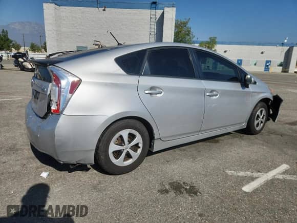 2015 Toyota Prius Two z VIN JTDKN3DU7F1978345, wystawiony jako Copart lot #86477165 z przebiegiem 206 764 mil mil oraz Szkoda całkowita • Salvage title. Historia ofert i sprzedaży dostępna na DreamBid. Obrazek 3.