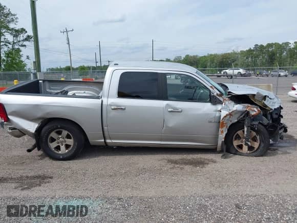 2010 Dodge 1500 ST z VIN 1D7RB1CP4AS101599, wystawiony jako IAAI lot #41076441 z przebiegiem 229 781 mil mil oraz . Historia ofert i sprzedaży dostępna na DreamBid. Obrazek 13.
