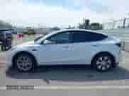 2022 Tesla Model Y Long Range z VIN 7SAYGDEE0NF451306, wystawiony jako IAAI lot #43253038 z przebiegiem 49 961 mil mil oraz . Historia ofert i sprzedaży dostępna na DreamBid. Obrazek 15.