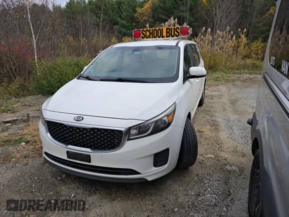 2016 Kia Sedona L with VIN KNDMA5C1XG6185696, listed as a Copart auction lot 90404955 with 163,624 mi miles and Clean title. Bid and sale history available at DreamBid. Image 2.