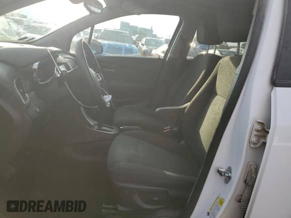 2021 Chevrolet Trax LS с VIN KL7CJKSB6MB303408, выставлен на аукционе Copart как лот 86291835 с пробегом 140 773 миль миль и Списание • Salvage title. История ставок и продаж доступна на DreamBid. Изображение 7.