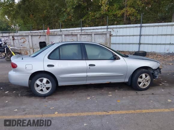 2005 Chevrolet Cavalier LS с VIN 1G1JF52F557115105, выставлен на аукционе IAAI как лот 43265355 с пробегом 251 619 миль миль и . История ставок и продаж доступна на DreamBid. Изображение 13.