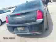 2015 Chrysler 300 S с VIN 2C3CCABG2FH756362, выставлен на аукционе IAAI как лот 43052778 с пробегом 157 617 миль миль и . История ставок и продаж доступна на DreamBid. Изображение 15.