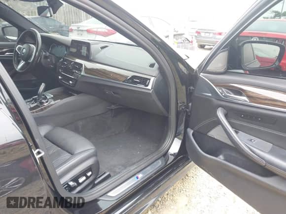 2018 BMW 5 Series 540i xDrive с VIN WBAJE7C55JWD52365, выставлен на аукционе IAAI как лот 42912704 с пробегом Не указан миль и . История ставок и продаж доступна на DreamBid. Изображение 5.