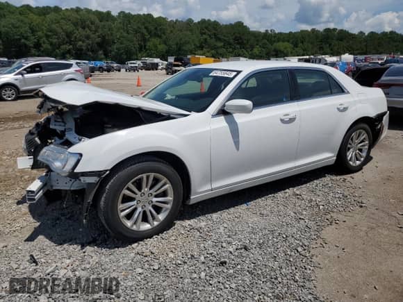 2020 Chrysler 300 Touring с VIN 2C3CCAAG8LH250158, выставлен на аукционе Copart как лот 64755645 с пробегом 14 896 миль миль и Списание • Salvage title. История ставок и продаж доступна на DreamBid. Изображение 1.