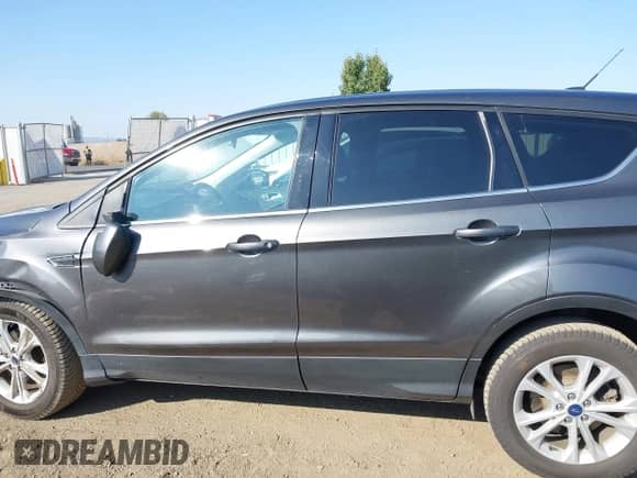 2017 Ford Escape SE с VIN 1FMCU9G98HUD41673, выставлен на аукционе IAAI как лот 43263353 с пробегом 123 449 миль миль и . История ставок и продаж доступна на DreamBid. Изображение 14.