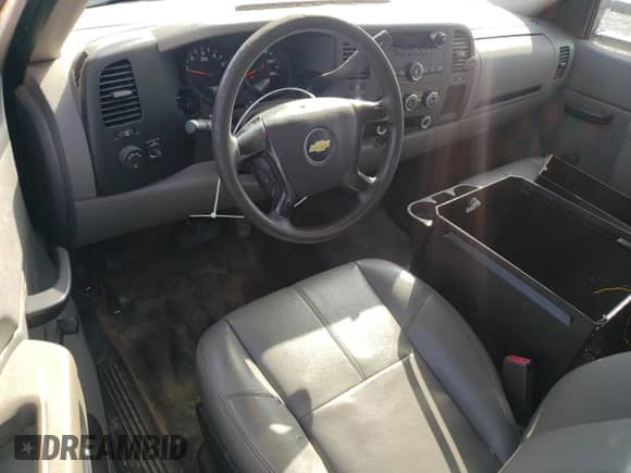 2013 Chevrolet Silverado 1500 Work Truck z VIN 1GCNCPEX1DZ269279, wystawiony jako Copart lot #52378315 z przebiegiem 115 243 mil mil oraz Czysty tytuł • Clean title. Historia ofert i sprzedaży dostępna na DreamBid. Obrazek 8.