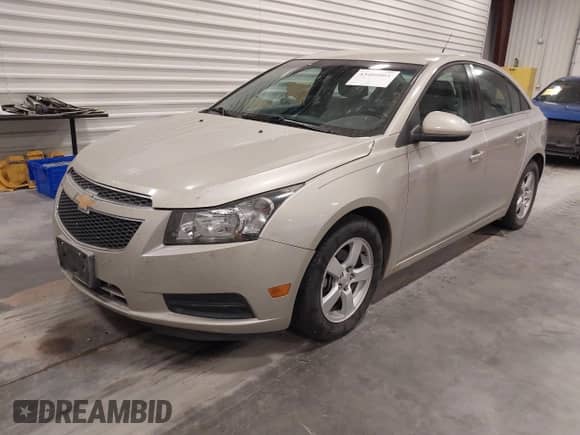 2014 Chevrolet Cruze 1LT с VIN 1G1PC5SB3E7228230, выставлен на аукционе IAAI как лот 43466061 с пробегом 79 152 миль миль и . История ставок и продаж доступна на DreamBid. Изображение 2.
