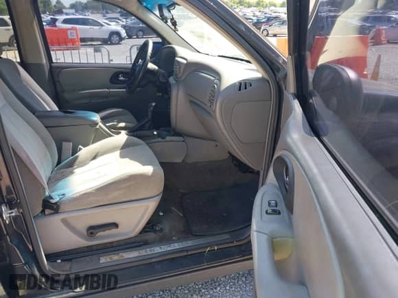2005 Chevrolet TrailBlazer LT с VIN 1GNET16S056138581, выставлен на аукционе IAAI как лот 42305847 с пробегом 240 829 миль миль и . История ставок и продаж доступна на DreamBid. Изображение 5.