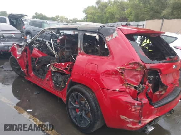 2017 Jeep Grand Cherokee SRT z VIN 1C4RJFDJ6HC800712, wystawiony jako IAAI lot #43046063 z przebiegiem Nie podano mil oraz . Historia ofert i sprzedaży dostępna na DreamBid. Obrazek 3.