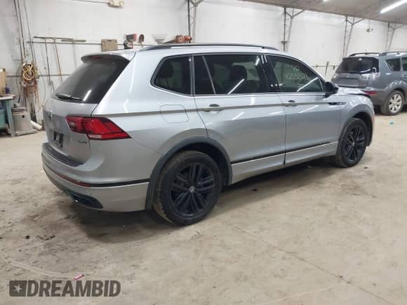 2022 Volkswagen Tiguan SE R-Line Black с VIN 3VV8B7AX8NM044884, выставлен на аукционе IAAI как лот 42331323 с пробегом 45 945 миль миль и . История ставок и продаж доступна на DreamBid. Изображение 4.