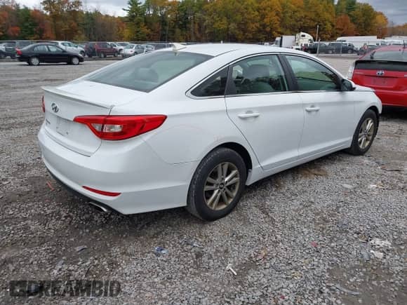 2016 Hyundai Sonata SE with VIN 5NPE24AF7GH276585, listed as a IAAI auction lot 43520281 with 92,770 mi miles and . Bid and sale history available at DreamBid. Image 4.