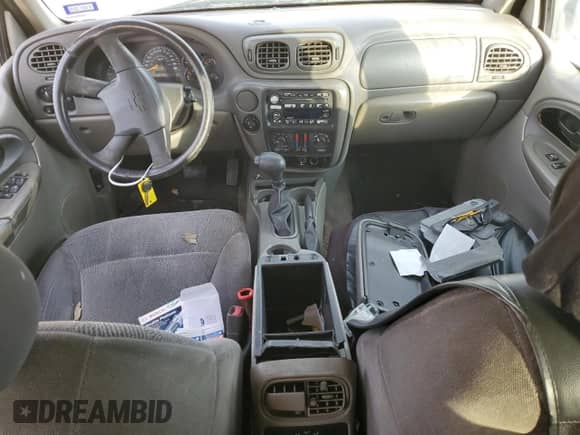2003 Chevrolet TrailBlazer LT with VIN 1GNDS13S832282533, listed as a Copart auction lot 41462405 with 251,793 mi miles and Salvage title. Bid and sale history available at DreamBid. Image 8.
