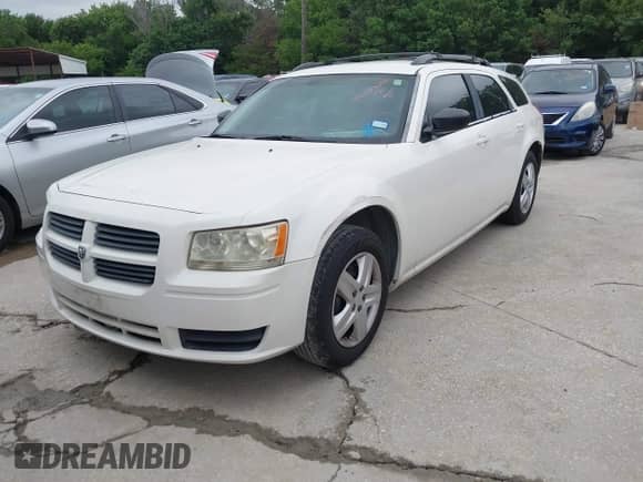 2008 Dodge Magnum with VIN 2D4FV47T28H237537, listed as a IAAI auction lot 42422634 with 161,252 mi miles and . Bid and sale history available at DreamBid. Image 2.