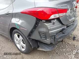 2013 Hyundai Elantra GLS z VIN 5NPDH4AE3DH332857, wystawiony jako IAAI lot #43135137 z przebiegiem 60 597 mil mil oraz . Historia ofert i sprzedaży dostępna na DreamBid. Obrazek 6.