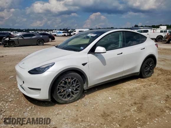 2021 Tesla Model Y Long Range z VIN 5YJYGDEE8MF140654, wystawiony jako Copart lot #70857745 z przebiegiem 60 344 mil mil oraz Czysty tytuł • Clean title. Historia ofert i sprzedaży dostępna na DreamBid. Obrazek 1.