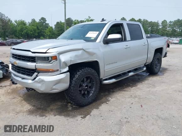 2018 Chevrolet Silverado 1500 LT z VIN 3GCUKREC5JG277050, wystawiony jako IAAI lot #42429935 z przebiegiem 151 652 mil mil oraz . Historia ofert i sprzedaży dostępna na DreamBid. Obrazek 17.