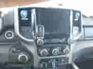 2022 Ram 1500 Big Horn z VIN 1C6RREBT1NN436343, wystawiony jako IAAI lot #41367073 z przebiegiem 13 784 mil mil oraz . Historia ofert i sprzedaży dostępna na DreamBid. Obrazek 11.