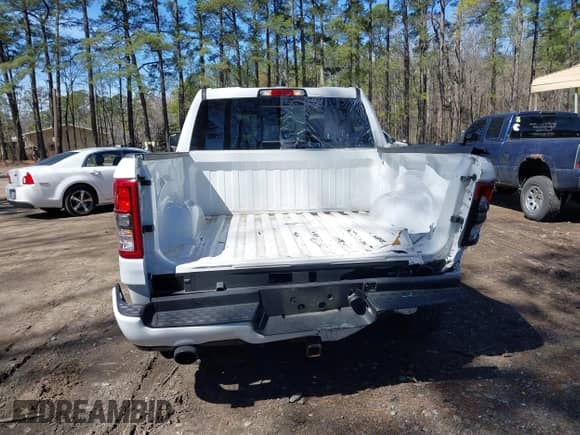 2024 Ram 1500 Big Horn z VIN 1C6SRFFT0RN150670, wystawiony jako IAAI lot #41835342 z przebiegiem 21 562 mil mil oraz . Historia ofert i sprzedaży dostępna na DreamBid. Obrazek 17.