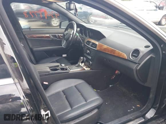2013 Mercedes-Benz C 300 Sport с VIN WDDGF8AB4DR243233, выставлен на аукционе IAAI как лот 43098798 с пробегом 145 595 миль миль и . История ставок и продаж доступна на DreamBid. Изображение 5.