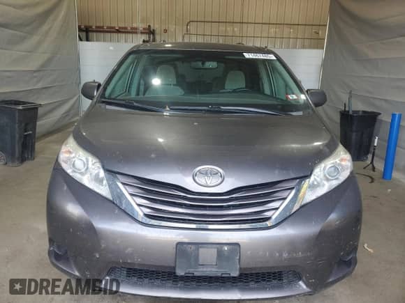 2017 Toyota Sienna LE с VIN 5TDJZ3DC6HS153961, выставлен на аукционе Copart как лот 71467485 с пробегом 135 043 миль миль и Списание • Salvage title. История ставок и продаж доступна на DreamBid. Изображение 5.