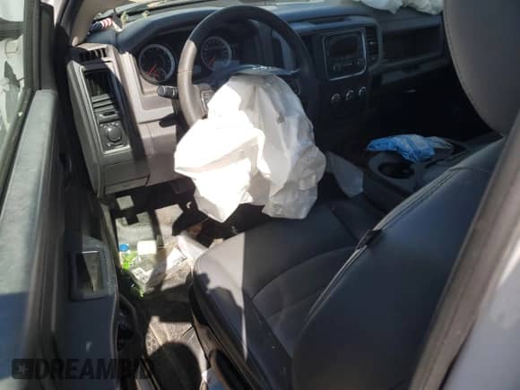 2019 Ram 1500 Express z VIN 3C6JR6AG6KG504695, wystawiony jako Copart lot #73941884 z przebiegiem Nie podano mil oraz Szkoda całkowita • Salvage title. Historia ofert i sprzedaży dostępna na DreamBid. Obrazek 8.