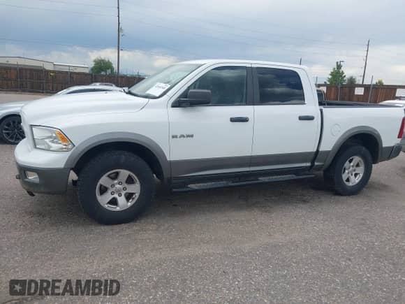 2010 Dodge 1500 SLT z VIN 1D7RV1CP9AS201379, wystawiony jako IAAI lot #42644340 z przebiegiem 224 976 mil mil oraz . Historia ofert i sprzedaży dostępna na DreamBid. Obrazek 14.