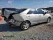 2002 Toyota Camry LE z VIN 4T1BE32K82U006520, wystawiony jako Copart lot #82041025 z przebiegiem 313 302 mil mil oraz Szkoda całkowita • Salvage title. Historia ofert i sprzedaży dostępna na DreamBid. Obrazek 3.