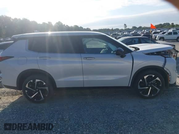 2024 Mitsubishi Outlander SE с VIN JA4J3VA83RZ043098, выставлен на аукционе IAAI как лот 43182397 с пробегом 18 886 миль миль и . История ставок и продаж доступна на DreamBid. Изображение 13.