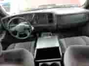 2005 GMC Sierra 1500 SLT z VIN 2GTEC13T351177047, wystawiony jako Copart lot #53577335 z przebiegiem 77 932 mil mil oraz Szkoda całkowita • Salvage title. Historia ofert i sprzedaży dostępna na DreamBid. Obrazek 8.