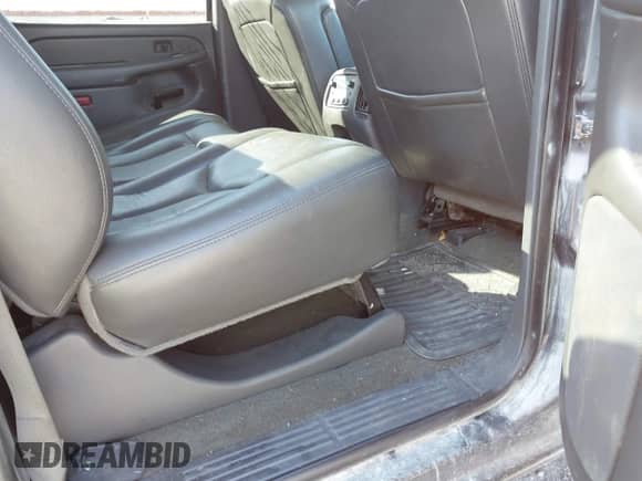 2005 Chevrolet Silverado 1500HD LS с VIN 1GCGK13U75F943195, выставлен на аукционе IAAI как лот 43498069 с пробегом 180 678 миль миль и . История ставок и продаж доступна на DreamBid. Изображение 8.