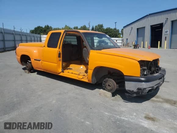 2005 Chevrolet Silverado 1500 LS with VIN 1GCEC19V25Z193613, listed as a Copart auction lot 62184885 with Not provided miles and Salvage title. Bid and sale history available at DreamBid. Image 4.